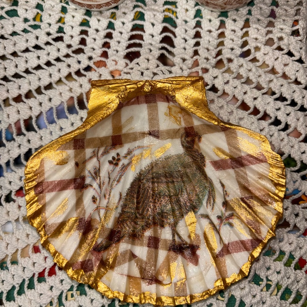 Hand crafted Decoupage Shell. - Picture 8 of 11